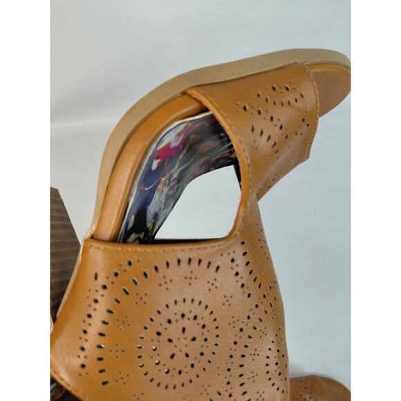 Brown Peep-Toe Block Heel Sandals With Cut-Out Design & Back Zipper Closure Prin - Picture 7 of 9